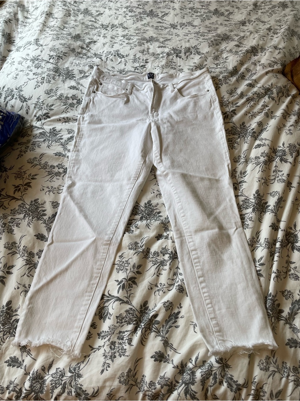 GAP White Ankle-Cropped ‘True Skinny’ Jeans